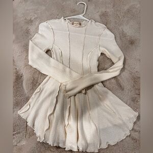 Size xs altard state dress very cute and elegant in an off white color